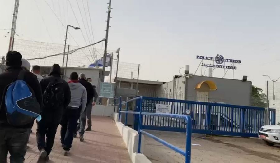 الشرطة الاسرائيلية تشن حملة اعتقالات بصفوف العمال الفلسطينين